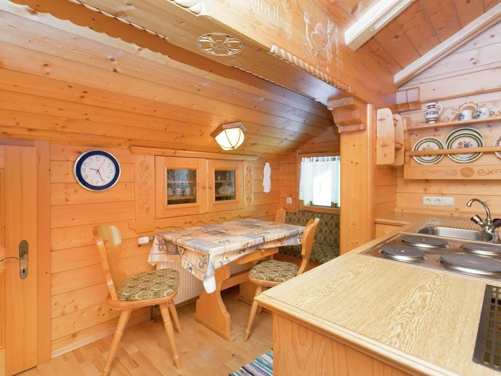 Beautiful Mountainside Chalet in Konigsleiten