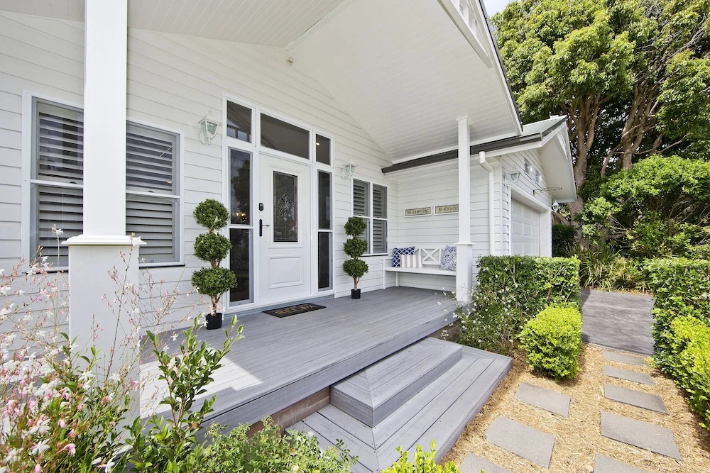 The Hamptons Beach House near Dutchies walk to Nelson Bay