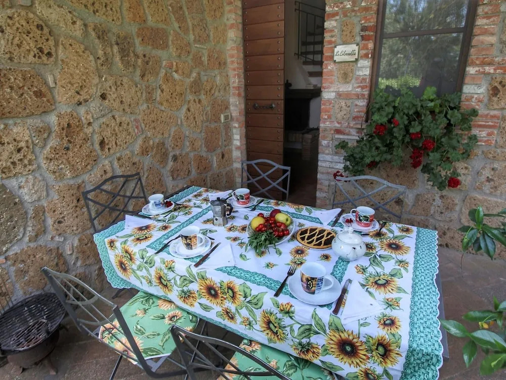 Farmhouse in Proceno with Pool