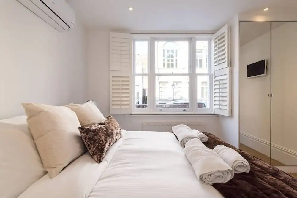 Fulham 2-bed Apt w/ South Terrace Near Tube