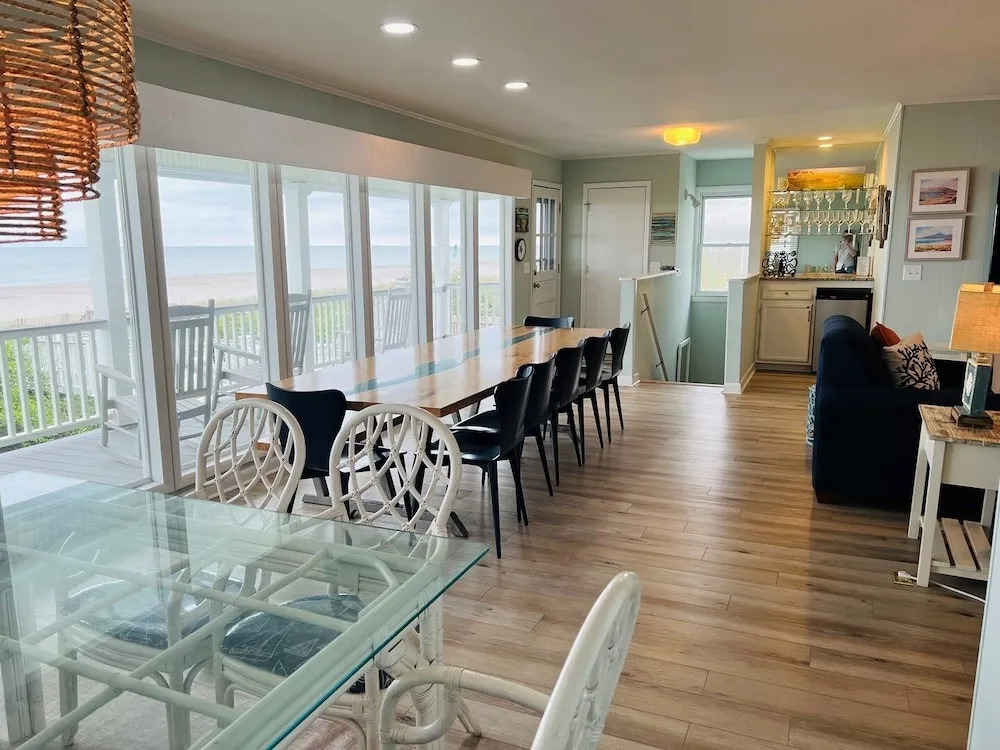 Beach Time 5 Bedroom Home by RedAwning