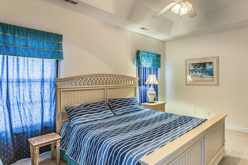Pool Access & Pond Views: Longs Home Near Golf!