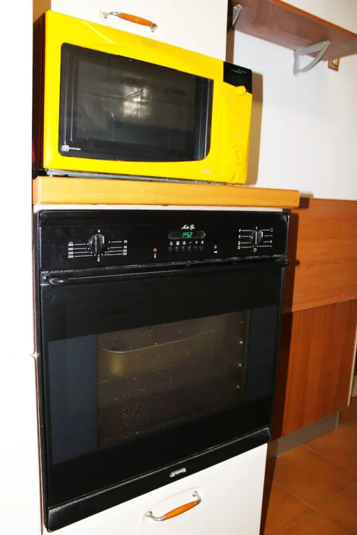 Nice Apartment in an English Style Building On the First Floor, With air Conditioning, Wifi and Sewing