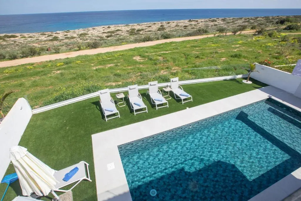 Artizan Seafront Villa 5
