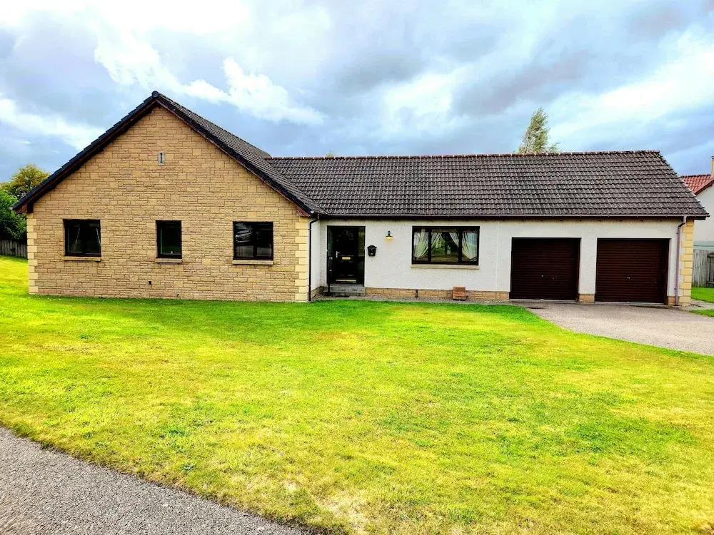 Boutique 4-Bed Home in Inverness