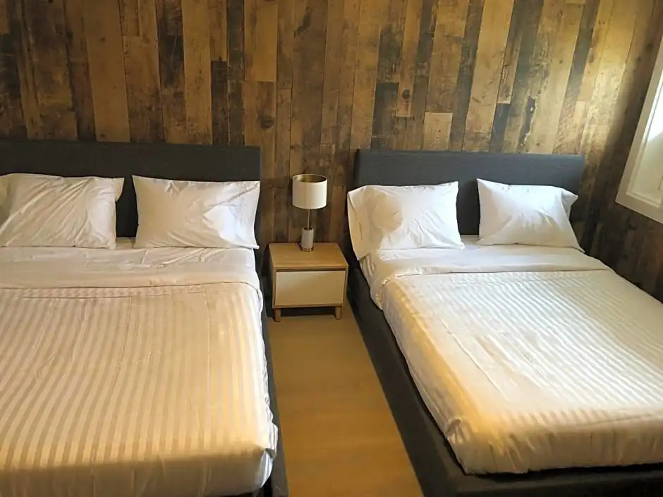 Camrose Le Chateau Hotel