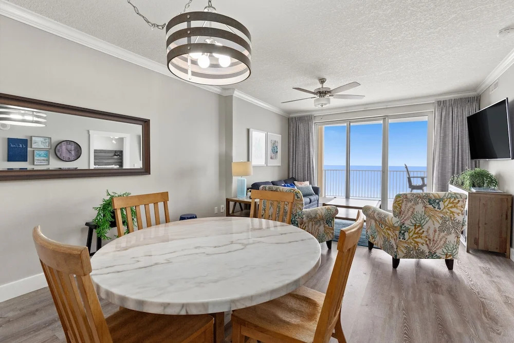 Beautiful Ocean Views! 2-Bedroom, 2-Bathroom! Resort Pools