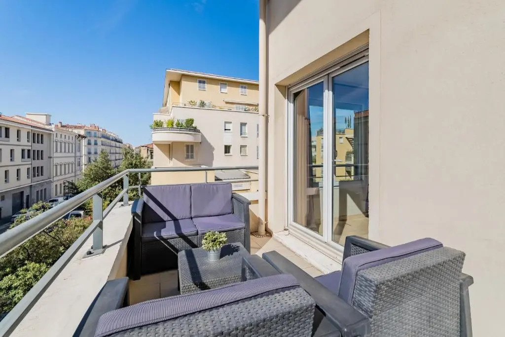 La Joliette; Duplex 2 chambres, PARKING INCLUS+ Terrasse+ ascenseur