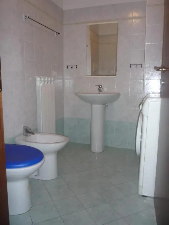 appartamento con balcone vicino al mare