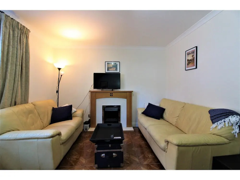Charming 2BR Flat for 6 In Historic Old Town