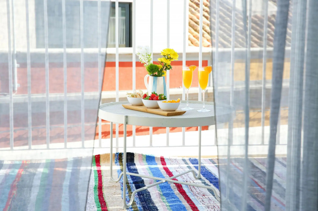 Hot Breeze Apartment