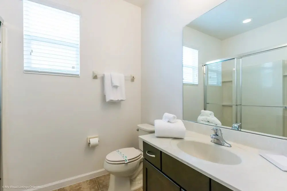 Modern 8 Bdrm 5 Bath Villa