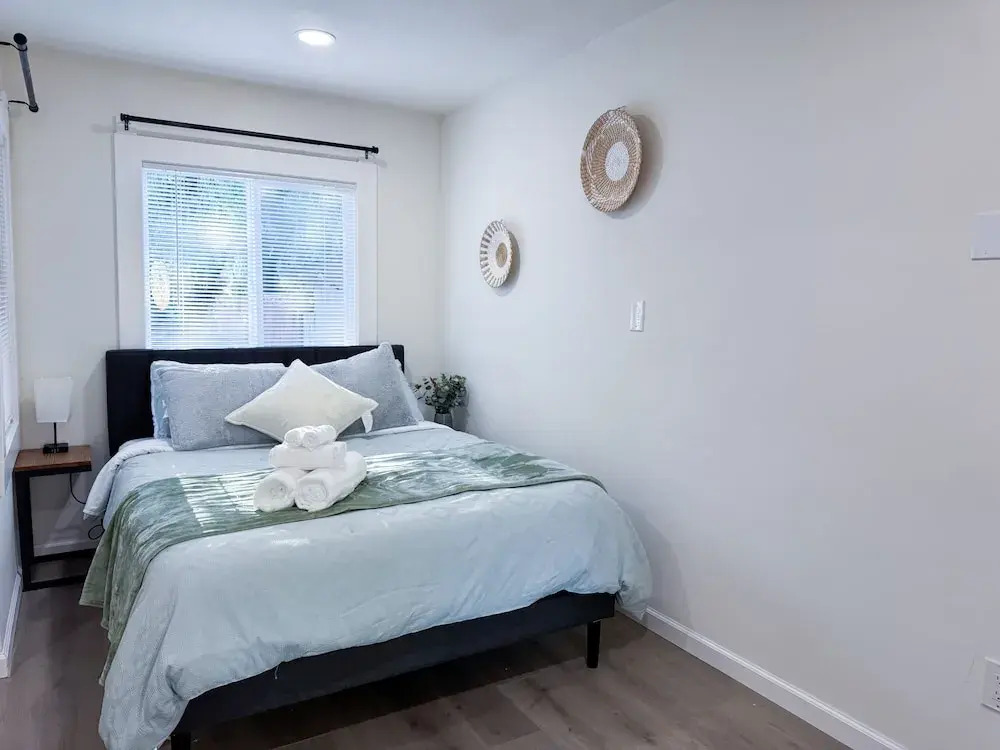 Walk to Google 3BR Home Yard & Kitchen