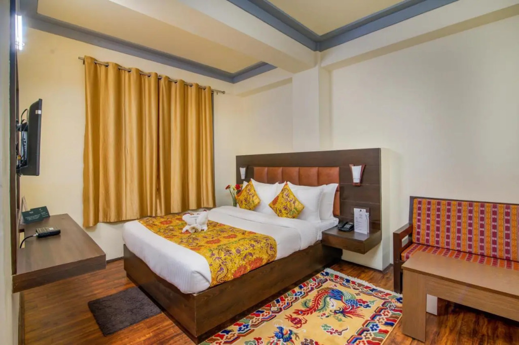 Muscatel Grand Silkroute - 300 Mts from MG Marg