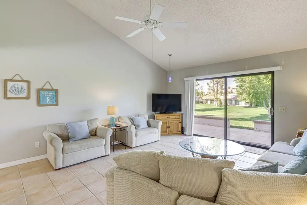 Golf & Swim: Country Club Condo in Palm Desert