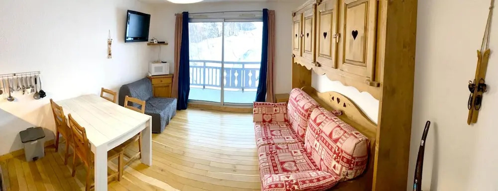 Studio in Les Deux Alpes , With Wonderful Mountain View and Balcony