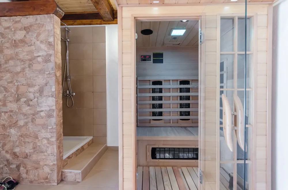House Božica with sauna & heated pool