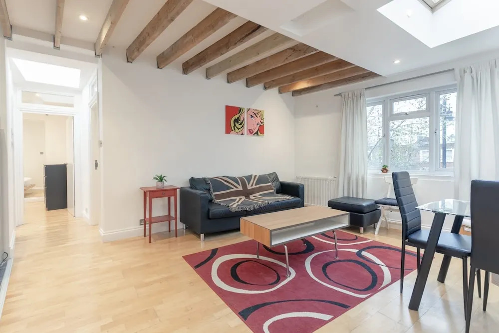 Spacious 2 Bedroom Apartment in Trendy Dalston