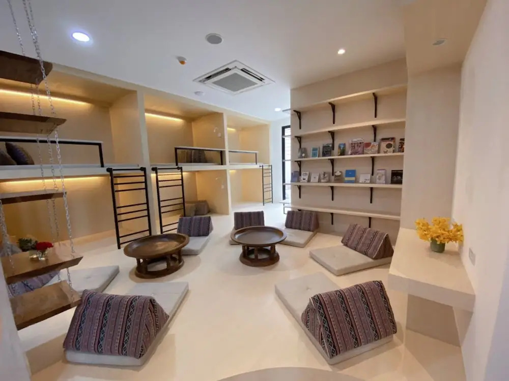 9 Resident