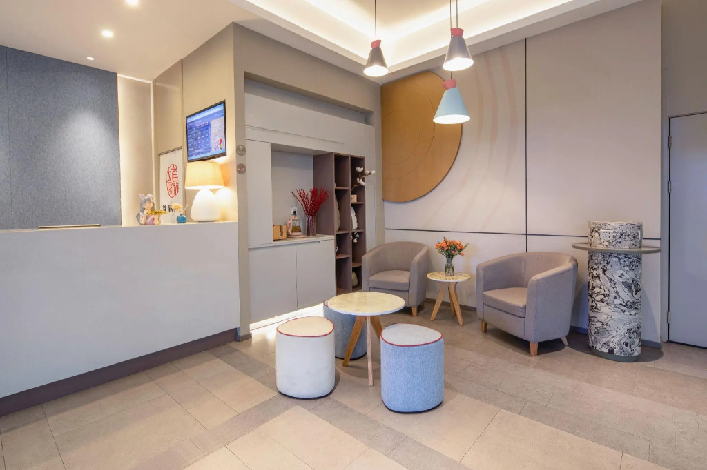Atour Hotel Jinhua Bayi South Street Subway Station
