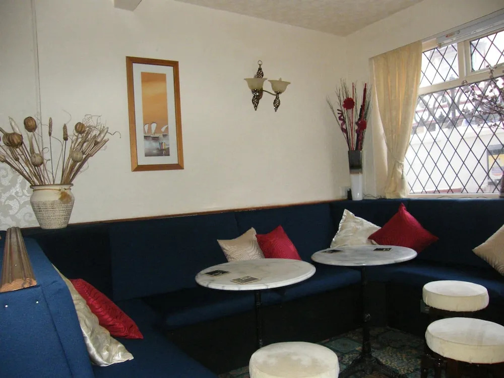 Alondra Hotel