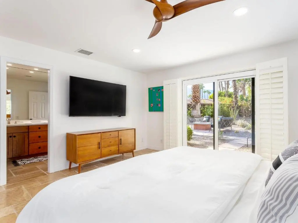 Modern Loma Vista by ACME House Company