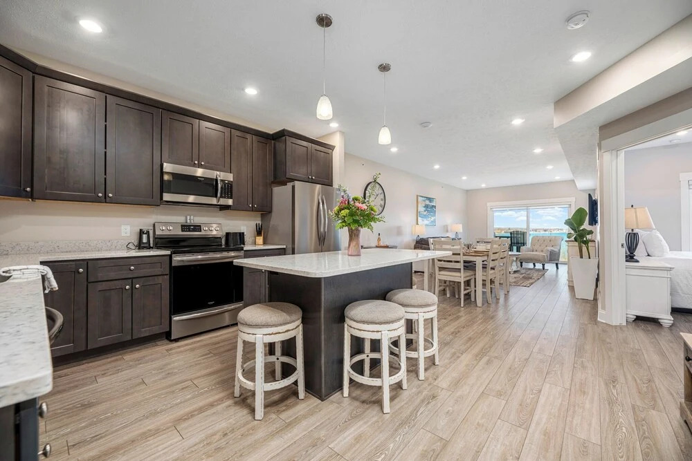 539 Bay St. Lake View Condo Unit 402W