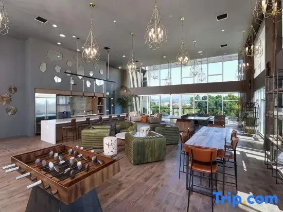 Serene APT 10 Min from Disneyland With Pool & GYM
