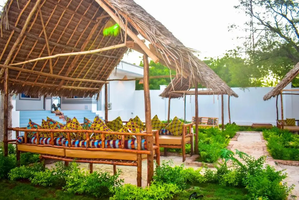 Uhuru Hotel & Restaurant