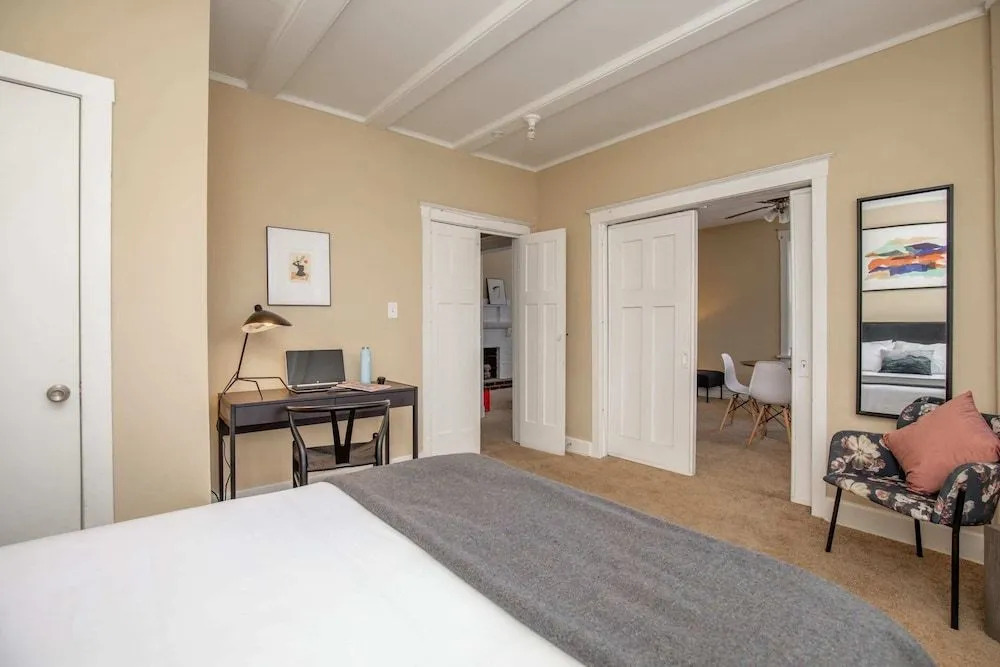 Spacious CWE Apartments near BJC by Zencity
