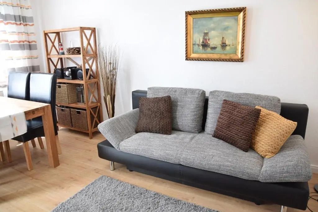 Die 2 Zimmerwohnung mit Balkon liegt in der 1 Etage und ist ideal für 2 bis 3 Personen