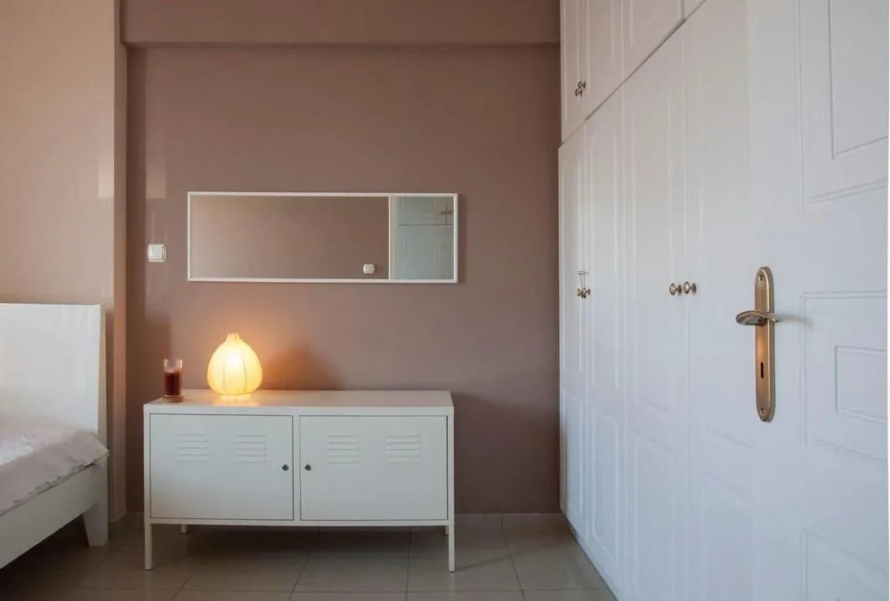 Bright Central Apt in Athens