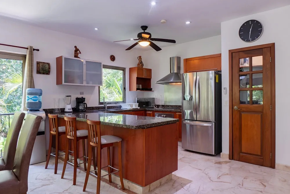 Paseo Del Sol Coral 204 3 Bedroom Condo by Redawning