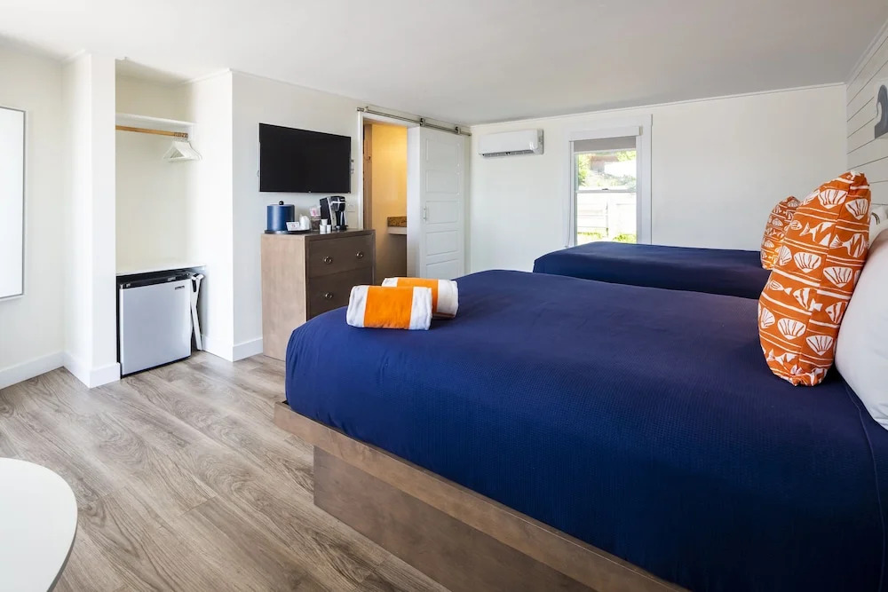 Breakwater Hotel