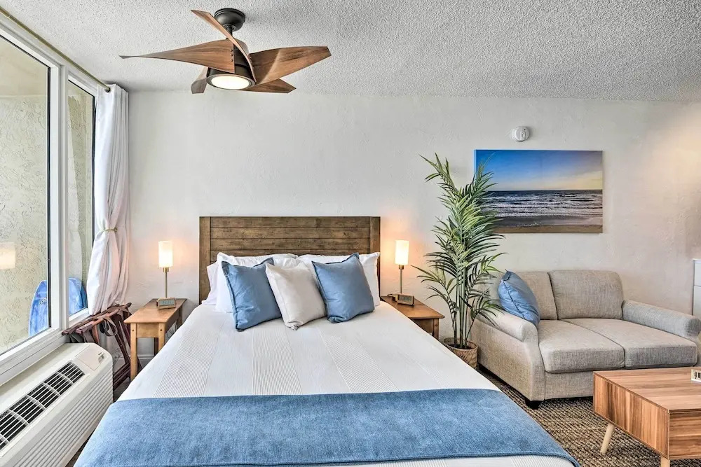 Oceanfront, Fourth-floor Condo on Daytona Beach!