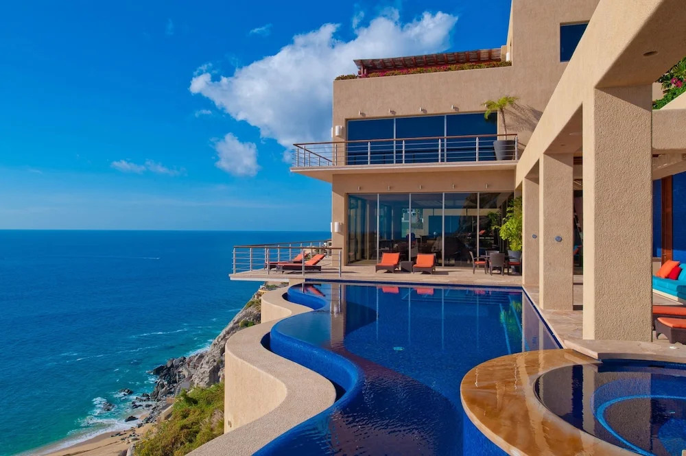Luxurious Hillside Oceanfront 8 bedroom Villa Bellissima