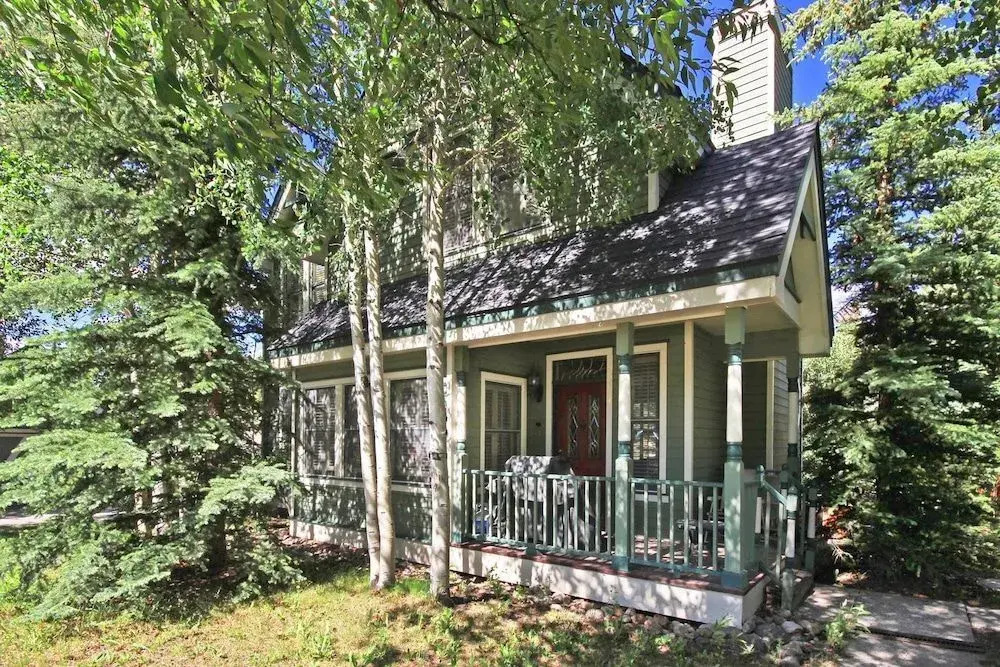 Bear Pine 4 Br home by RedAwning