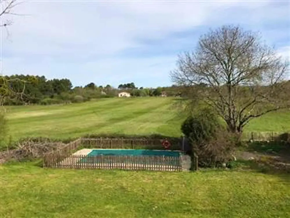 House With 3 Bedrooms in Issac, With Shared Pool and Furnished Garden