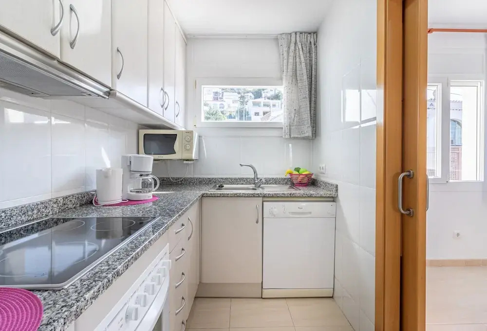 3 Bedroom Villa in Roses Near the Beach