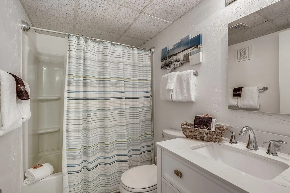 Venus 206 is a 1 BR on Okaloosa Island steps from the pool and easy beach access by RedAwning