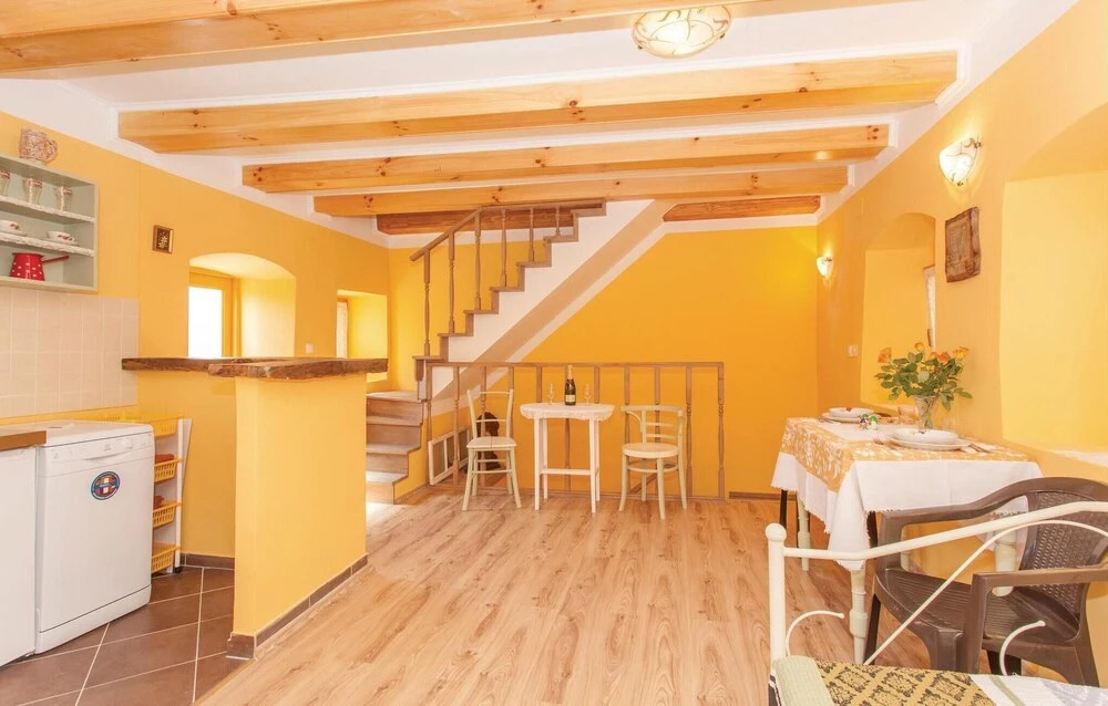 Beautiful Apartment in Omisalj With 1 Bedrooms