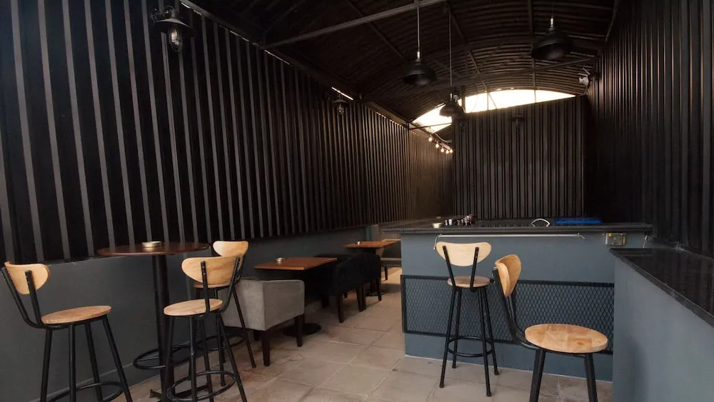 The Prince of Whales Hostel & Bar