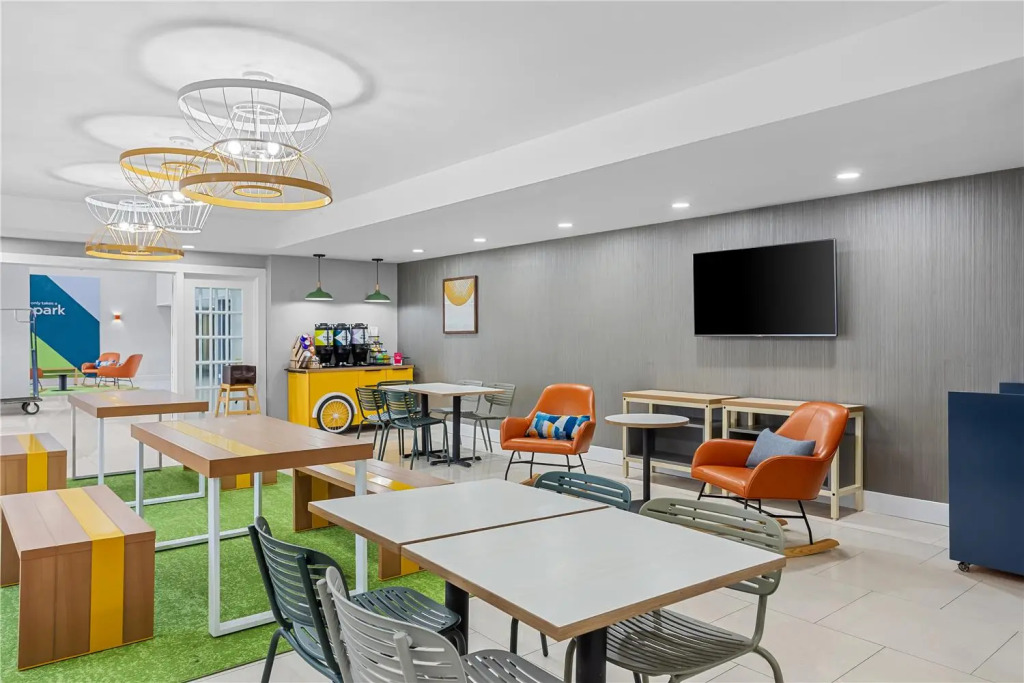 Spark by Hilton Des Plaines Chicago OHare