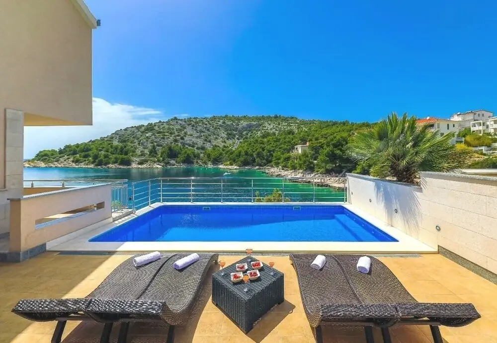 Silva - With Pool and Great View - H