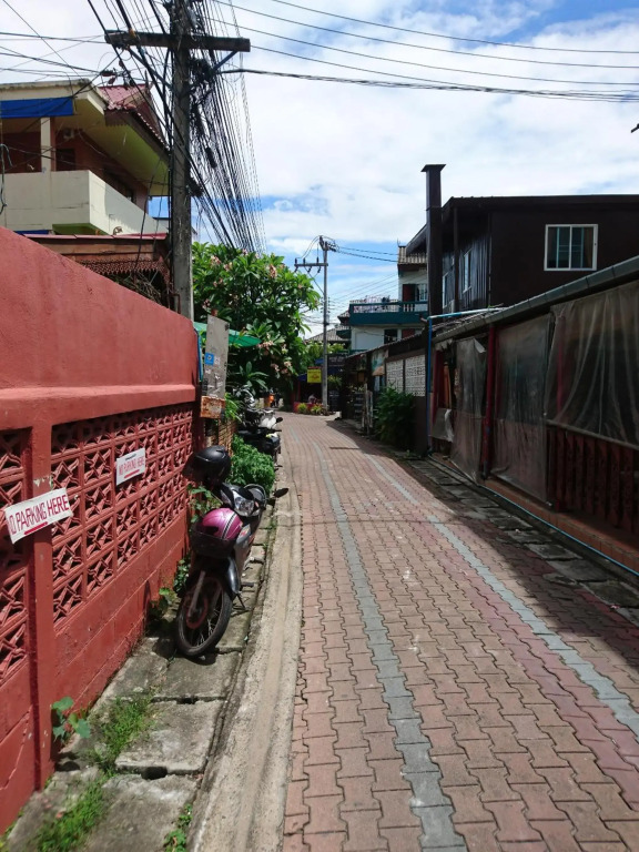 Yan Hostel Thapae Gate