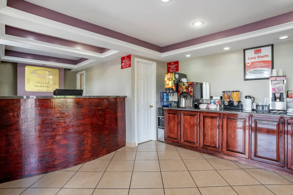 Econo Lodge Inn & Suites Evergreen