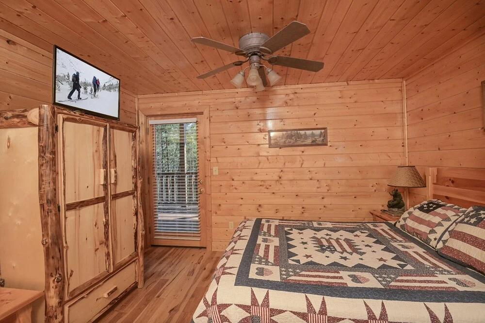 Hillside Retreat by Heritage Cabin Rentals