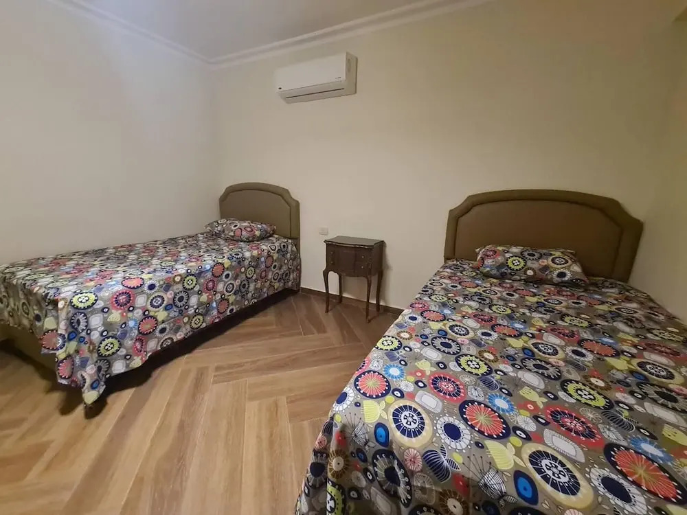 Spacious Executive Luxury Apartment With Balcony