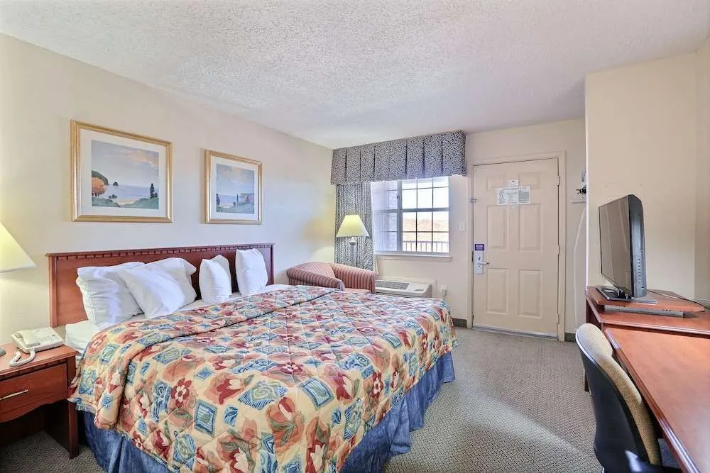 Plano Inn & Suites