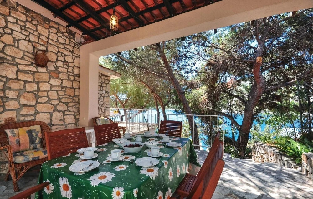 Nice Home in Vinisce With Wifi and 2 Bedrooms